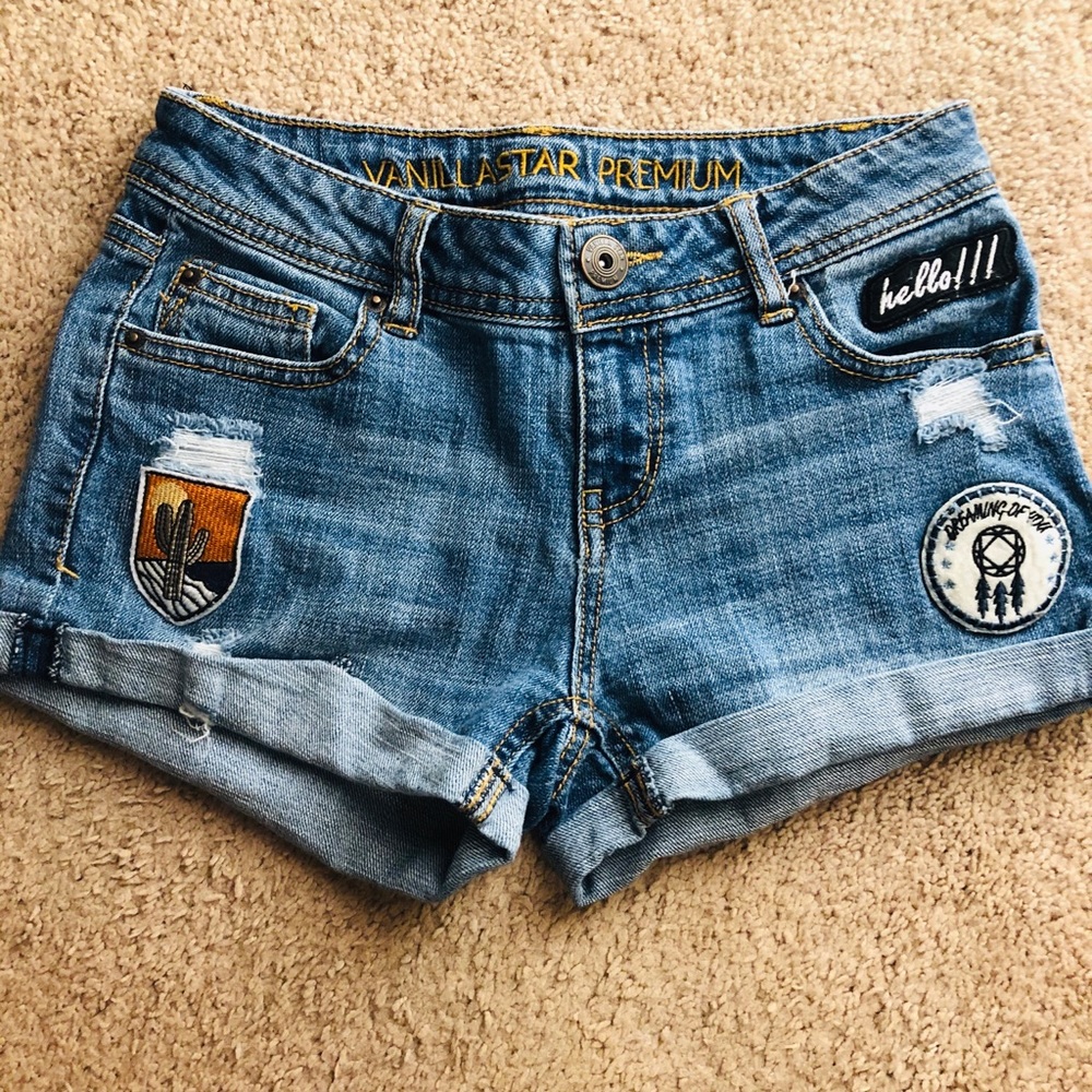 Jean shorts with patches